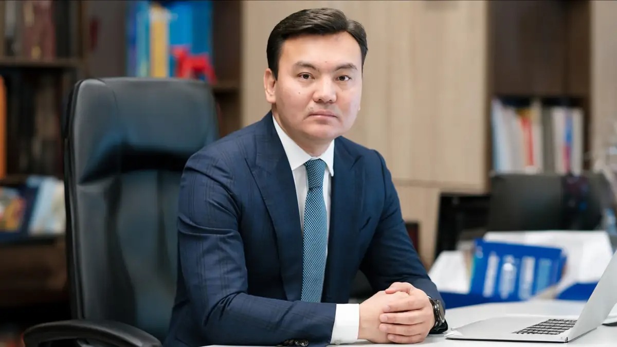 Жаңа Конституция жобасында қазақ тілінің мәртебесі айқындалды &ndash; Рауан Кенжеханұлы