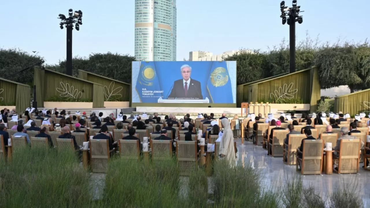 Токаев поздравил Алиева и Пашиняна с присуждением премии шейха Заида 