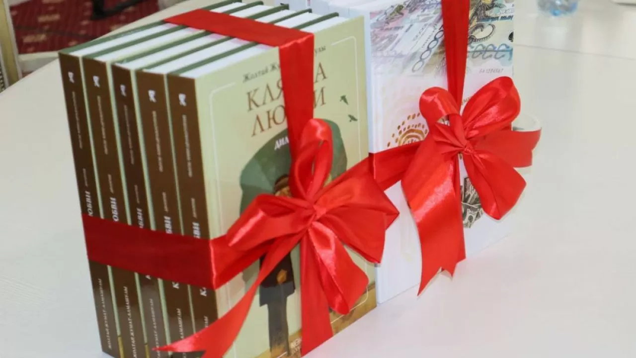 "Олигарх қазақ" и другие тайны: Жолтай Әлмашұлы представил три новые книги