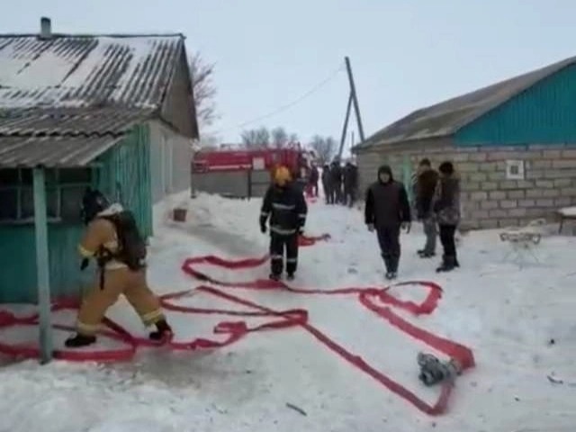 Батыс Қазақстан облысында 9 жастағы оқушы екі інісін өрттен аман алып шықты