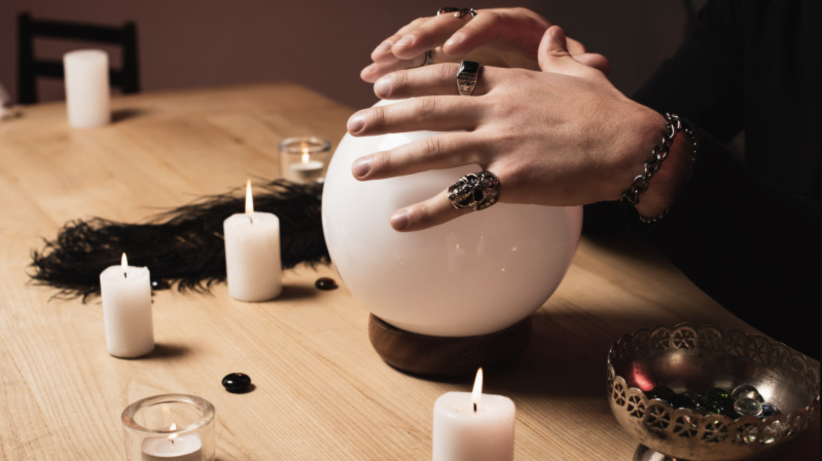 Астанада әлеуметтік желі арқылы "емші" атанған алаяқ cотталды