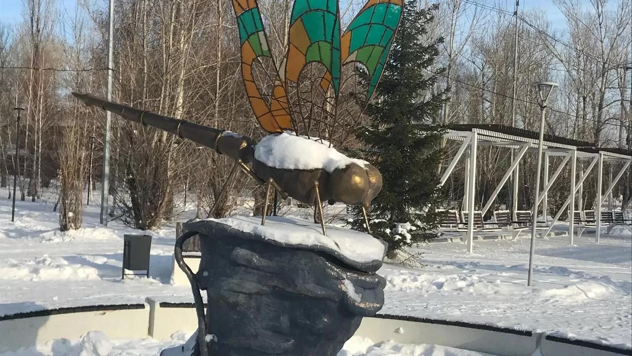 Казахстан бросает миллиарды на войну с мошкой