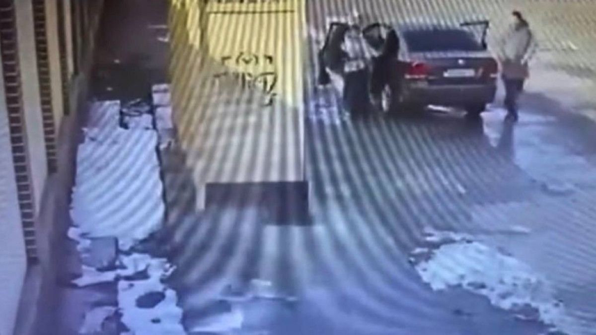 Таразда 13 жастағы қызды 2 ер адам ұрламақ болған 