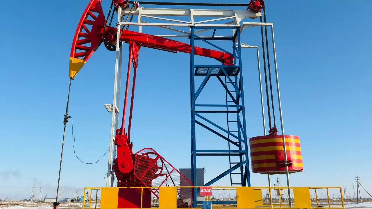 "Қаражанбасмұнай" кен орнында интеллектуалды теңгергіш тербелмелі қондырғыны орнатты