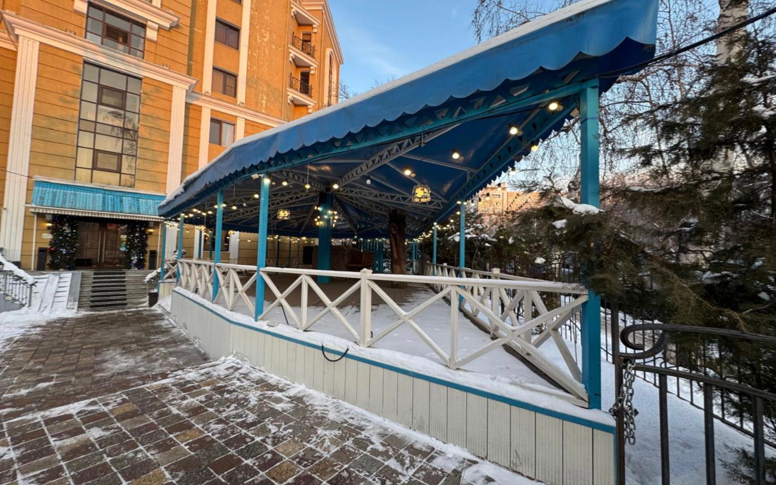 Алматыда заңсыз салынған кезекті нысан бұзылды