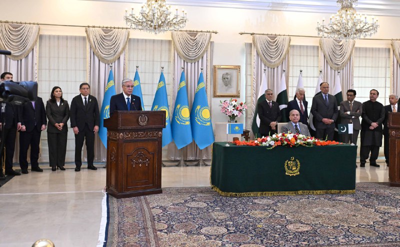 Қасым-Жомарт Тоқаев пен Шахбаз Шариф стратегиялық серіктестік туралы декларацияға қол қойды