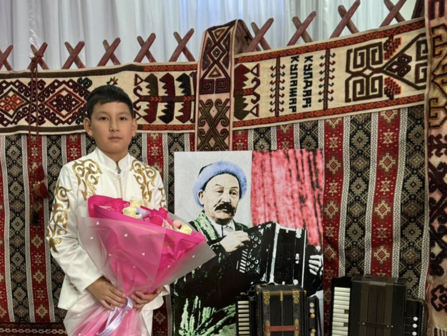 Нартай Бекежановтың 65-ші шөбересі де сырнайдың "құлағында" ойнайды