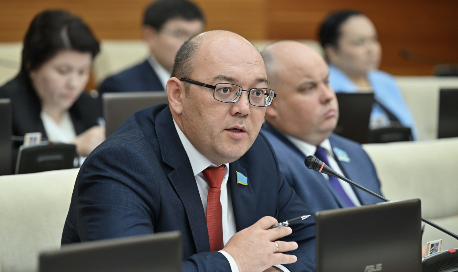 Эпштейннің ісі: депутаттар Мәсімов пен Келімбетовтің атышулы миллиардермен байланысын тексеруді талап етті