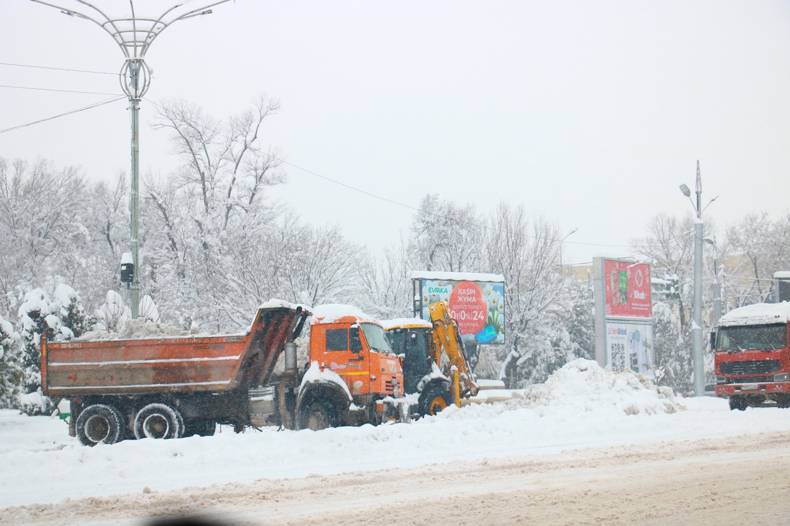 Таразда толассыз жауған қардың қалыңдығы 50 сантиметрден асты