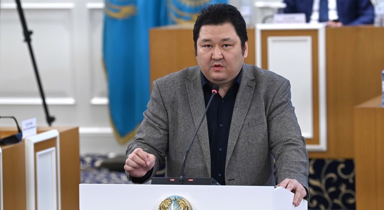 Марат Шибұтов жаңа Конституция туралы қауесетті, жорамалдар мен жалған ақпаратты жария түрде жоққа шығарды