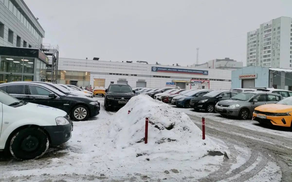 Петропавлдағы айып тұрағында 10 жыл қыстаған көліктер де кездеседі