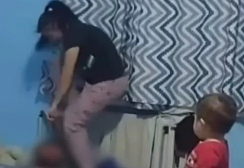 4 жасар баласына қатыгездік көрсеткен әйел мәжбүрлі емдеуге жіберілді 