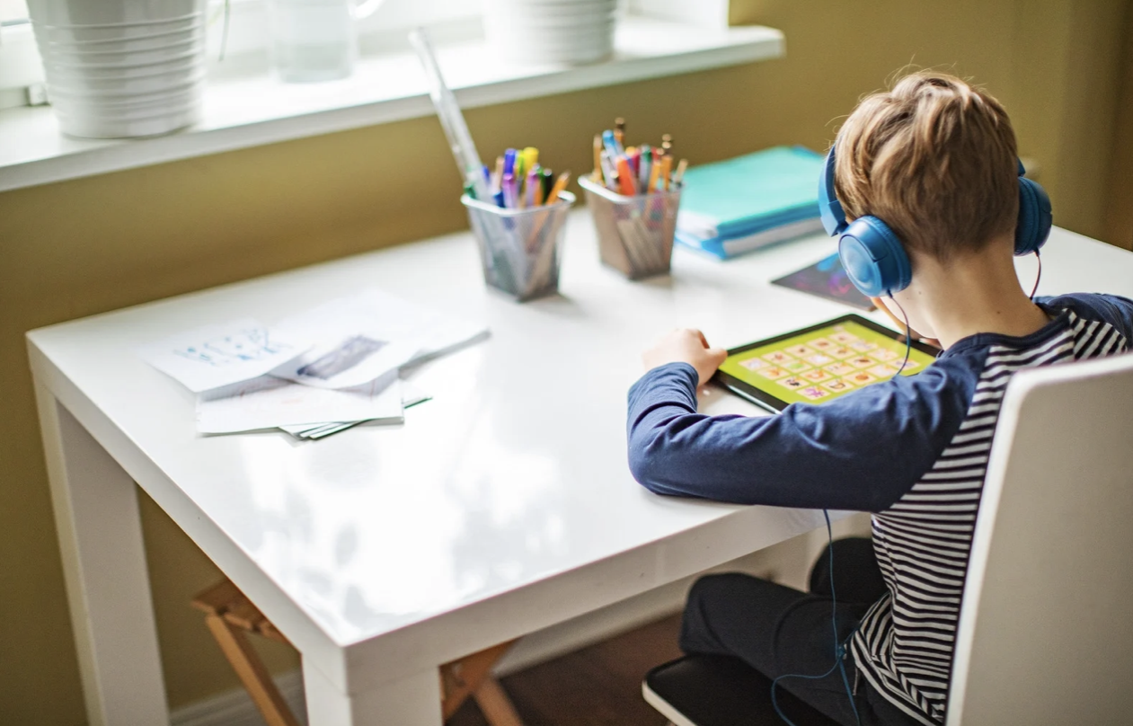 Бүгін елордалық оқушылар мен колледж студенттері қашықтан оқиды