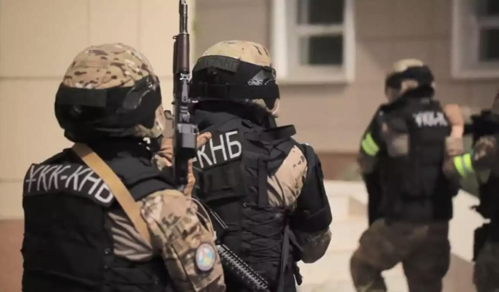 Қару, есірткі, ұрланған көліктер: ҰҚК мен ІІМ бірлескен операциясында 20 адам қолға түсті 