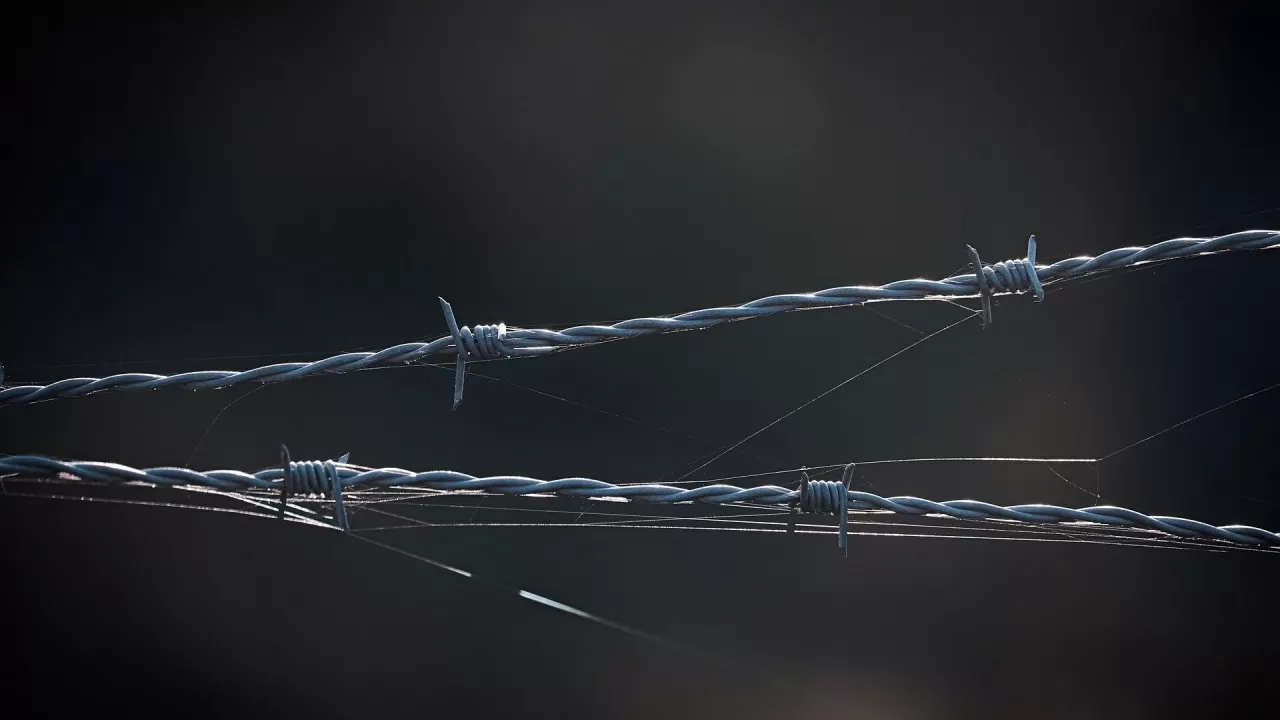 В Астане мужчину арестовали за приставание в лифте 