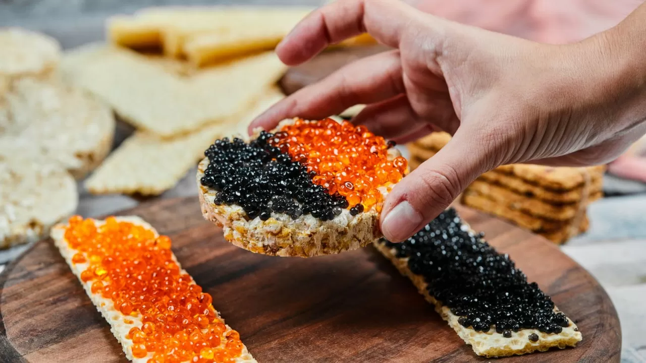 Казахстан &mdash; лидер по закупкам российской икры: 27% черной и 25% красной