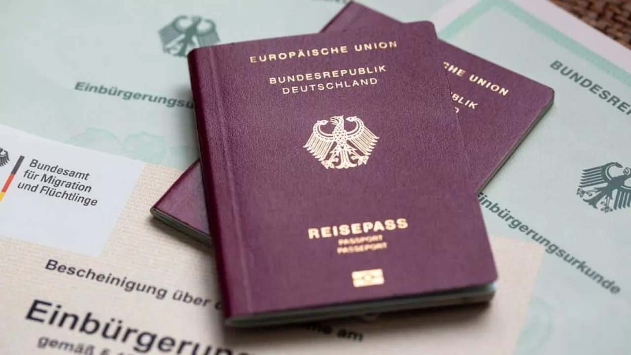 Мигранты в Германии покупали немецкое гражданство за 6000 евро