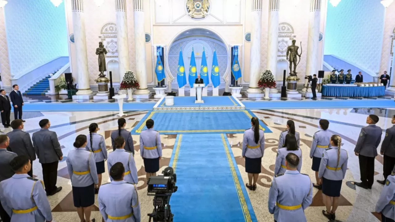 Токаев наградил победителей UAE SWAT 