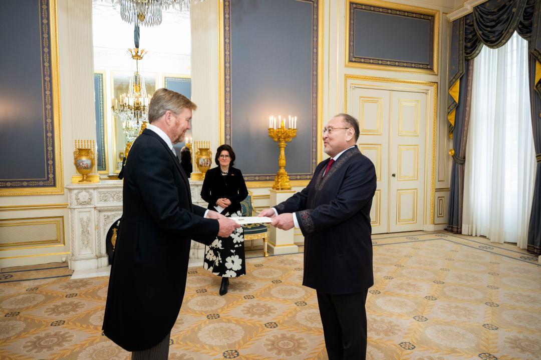 Қазақстан елшісі Нидерланды короліне сенім грамоталарын тапсырды