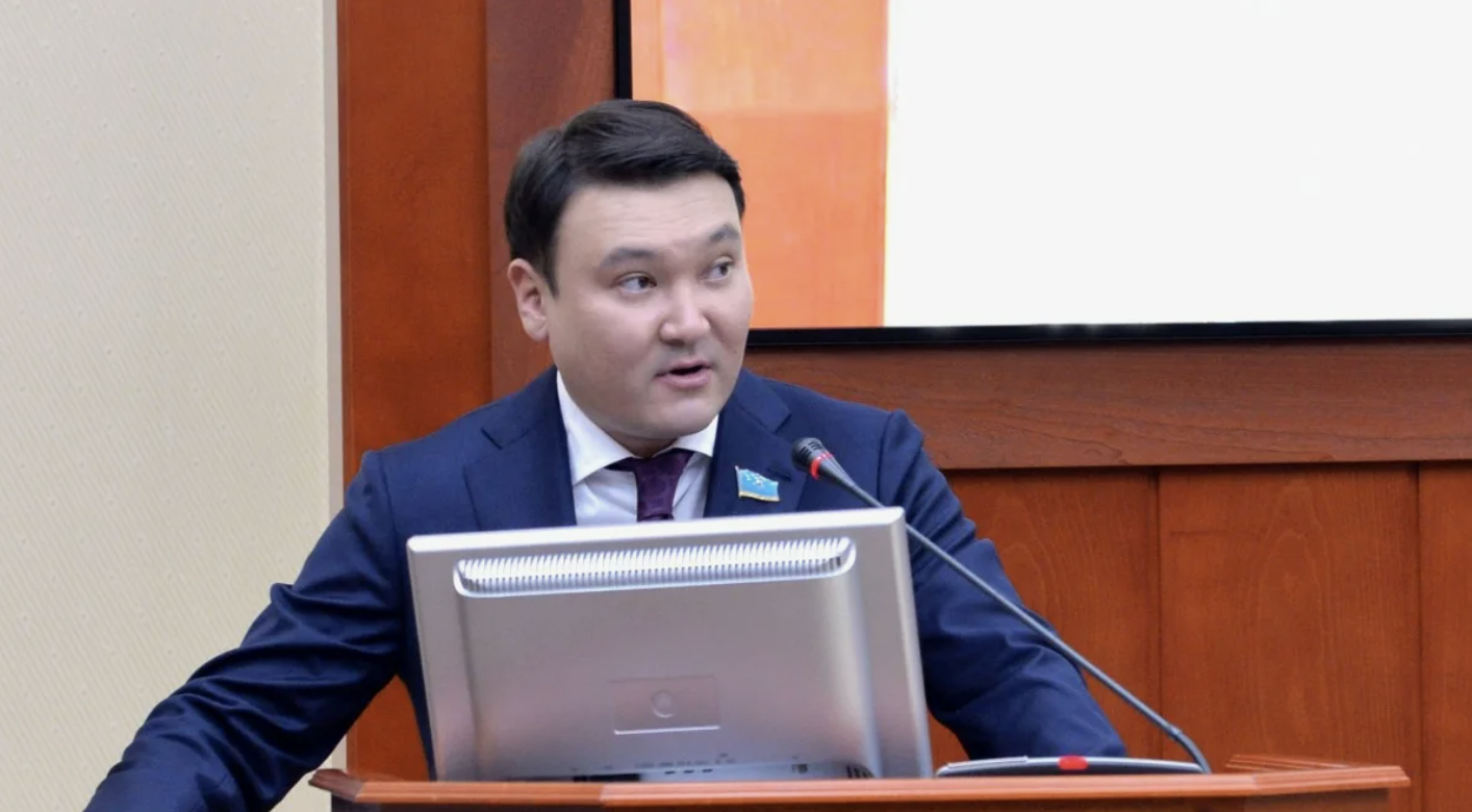 1995 жылғы Конституцияны 12 адам жазып шықса, жаңа редакцияны 130 азамат әзірледі &ndash; депутат