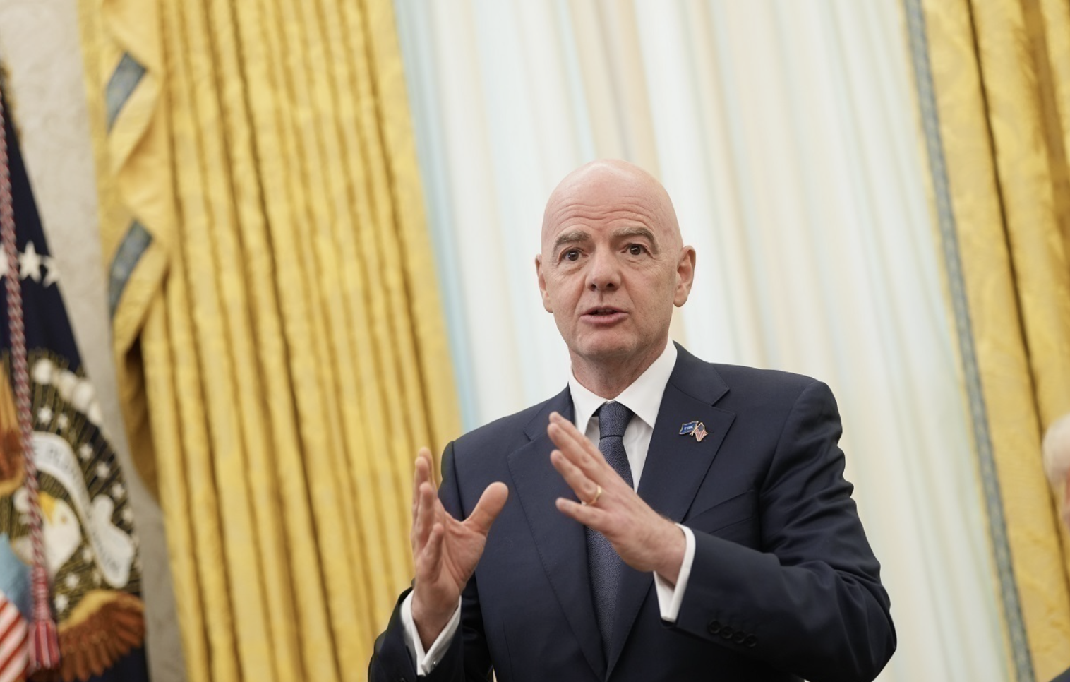 FIFA президенті Ресей командаларына енгізілген шектеуді алып тастауға шақырды 