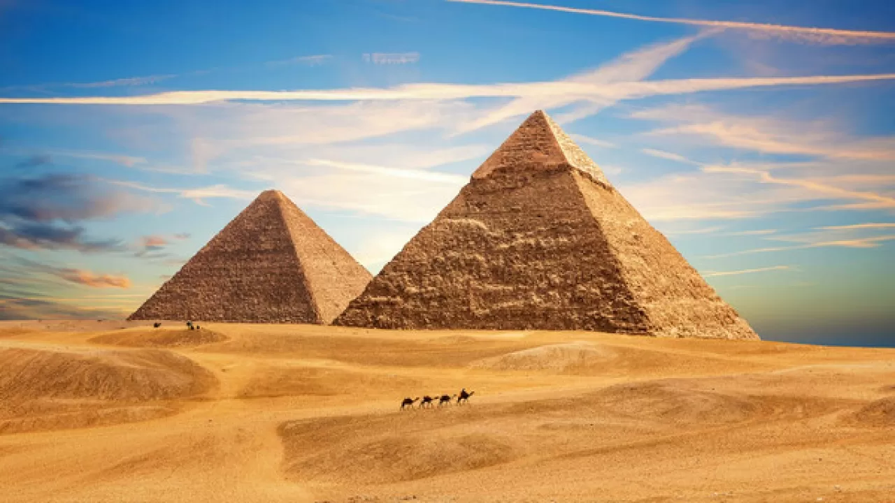 В Египте задержали гида за рисунок на пирамиде