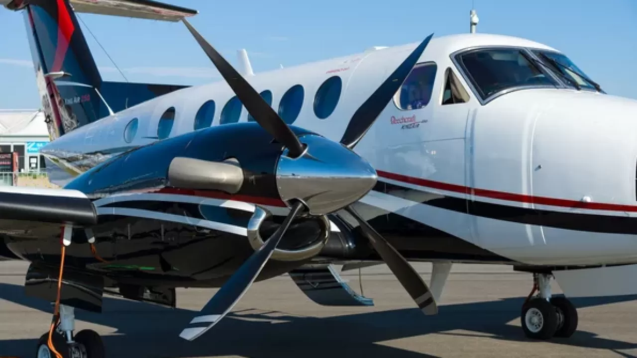 Семь человек погибли при крушении самолета в Индии