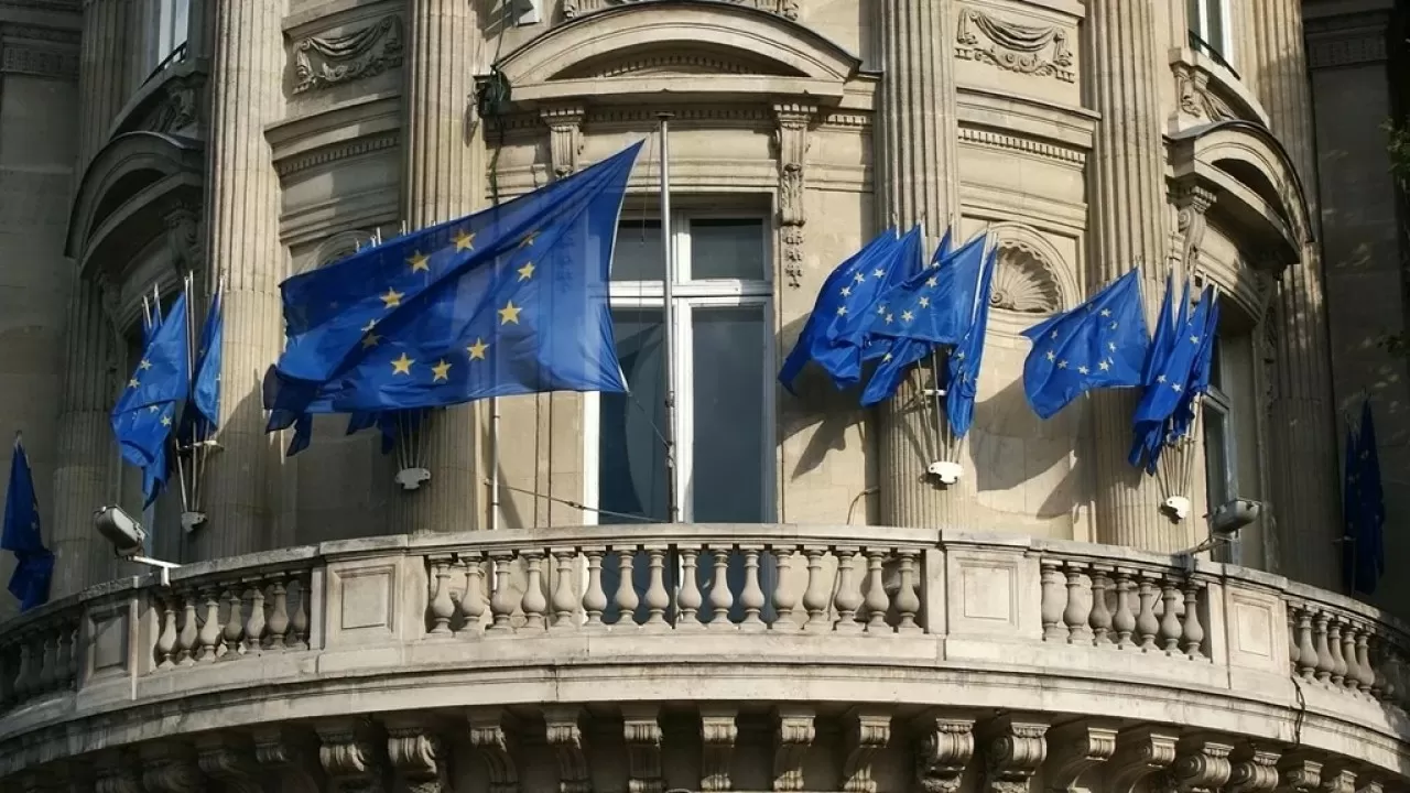 Власти Кыргызстана призвали прислушаться к предупреждениям Евросоюза 