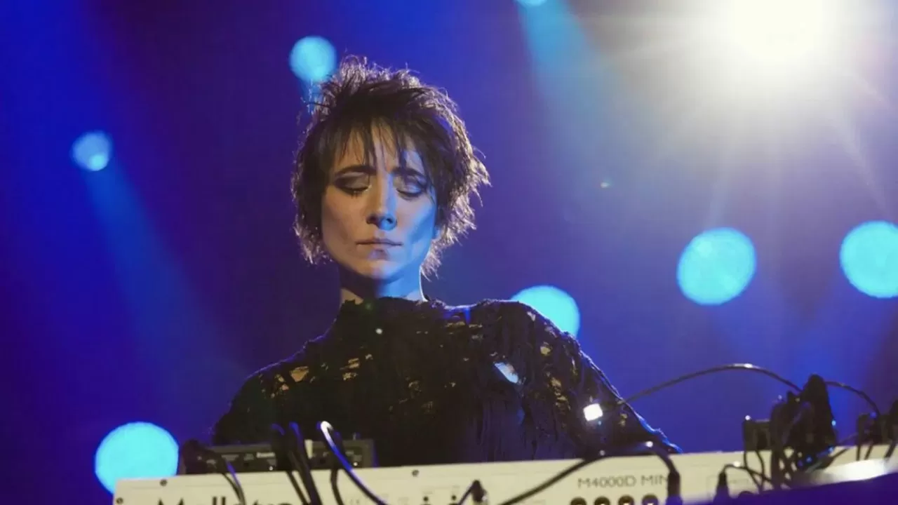 Земфира приостановила выступления и перебралась в Лондон 