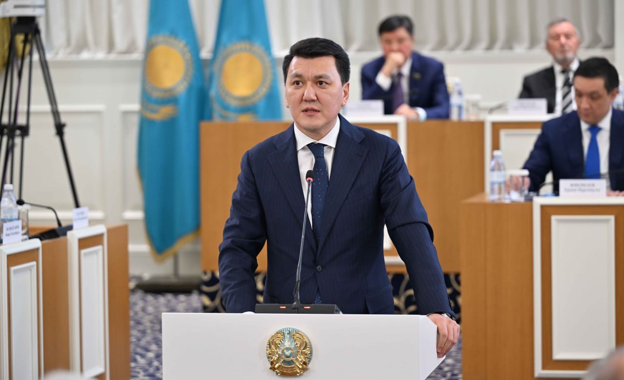 Қоғамда жаңа Конституцияның жобасына үлкен қызығушылық бар &ndash; Ерлан Қарин