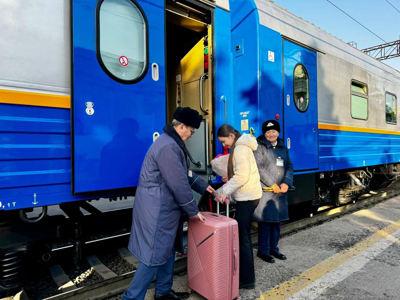 8 наурыз халықаралық әйелдер күніне орай қосымша вагондар жолға шығады