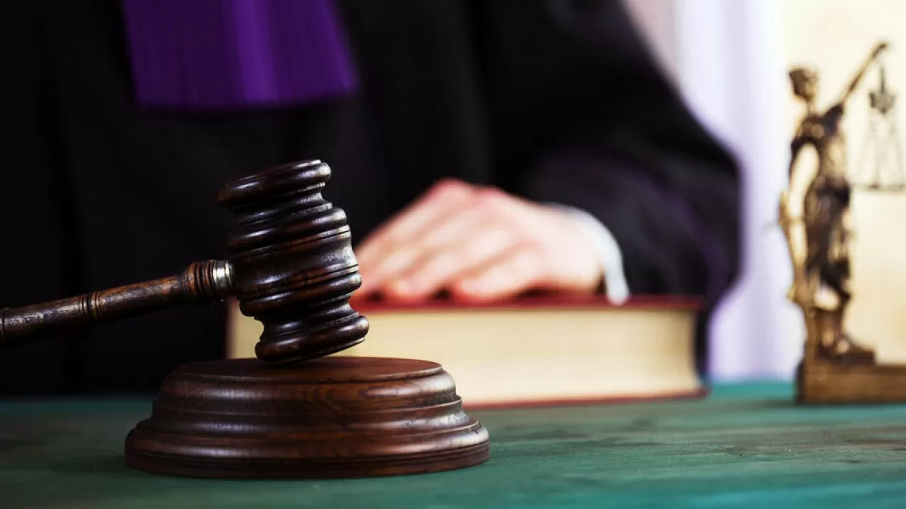 Астанада науқас анасын өз қолымен өлтірген ер адам 11 жылға сотталды