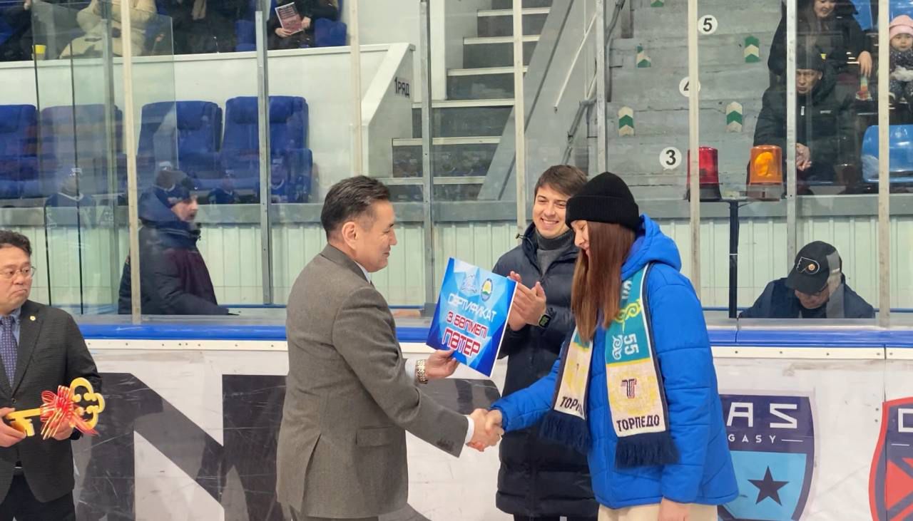 ХХV Сурдлимпиада ойындарының чемпионына ШҚО әкімі пәтер сертификатын табыстады