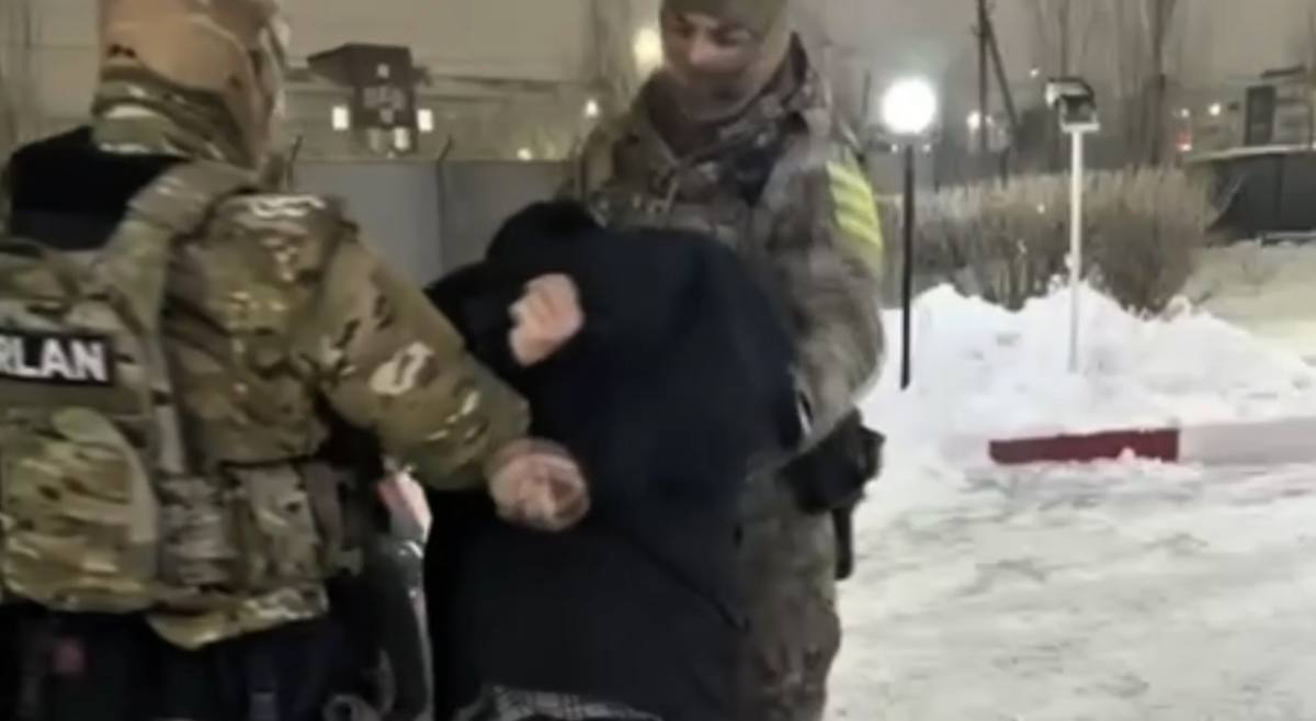 Сәтбаевта бір отбасыны 5 жыл бойы қорқытқан күдікті ұсталды