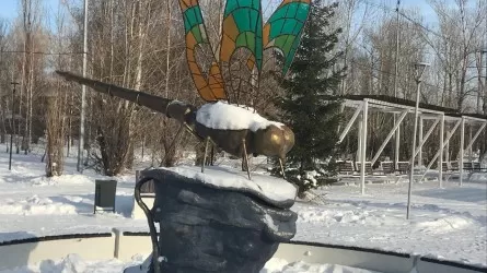 Казахстан бросает миллиарды на войну с мошкой