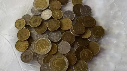 Тенге перешел к укреплению на валютном рынке 