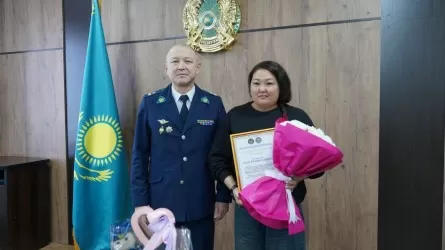 Жительница Усть-Каменогорска спасла пенсионерку от мошенников 