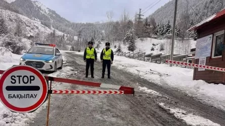 Горы на замке: в Алматы выставили блокпосты из-за угрозы схода лавин