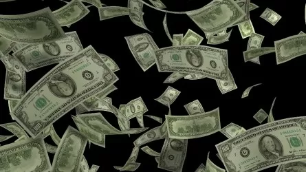 Доллар падает: стоит ли покупать его сейчас