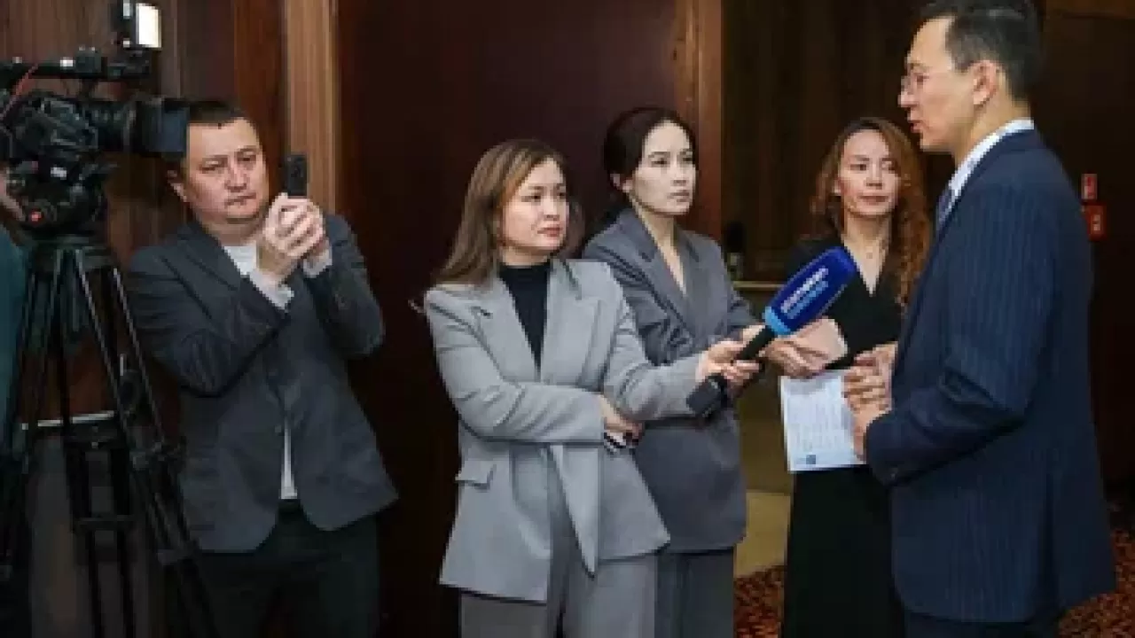 Казахстан обогнал страны ОЭСР по нагрузке на зарплаты