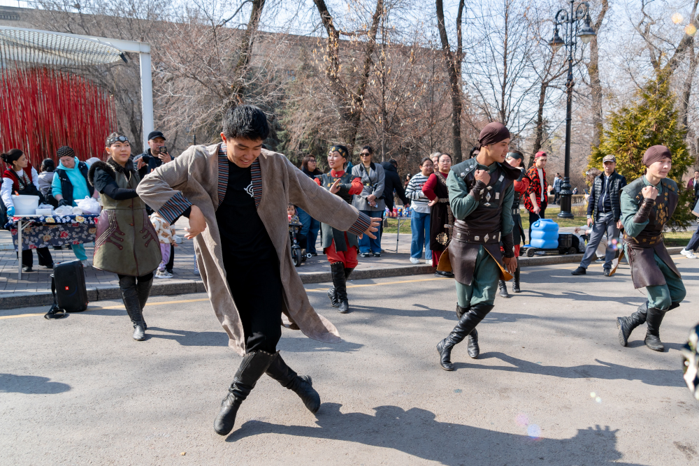 Весна взбодрила город: как празднуют Наурыз в Алматы