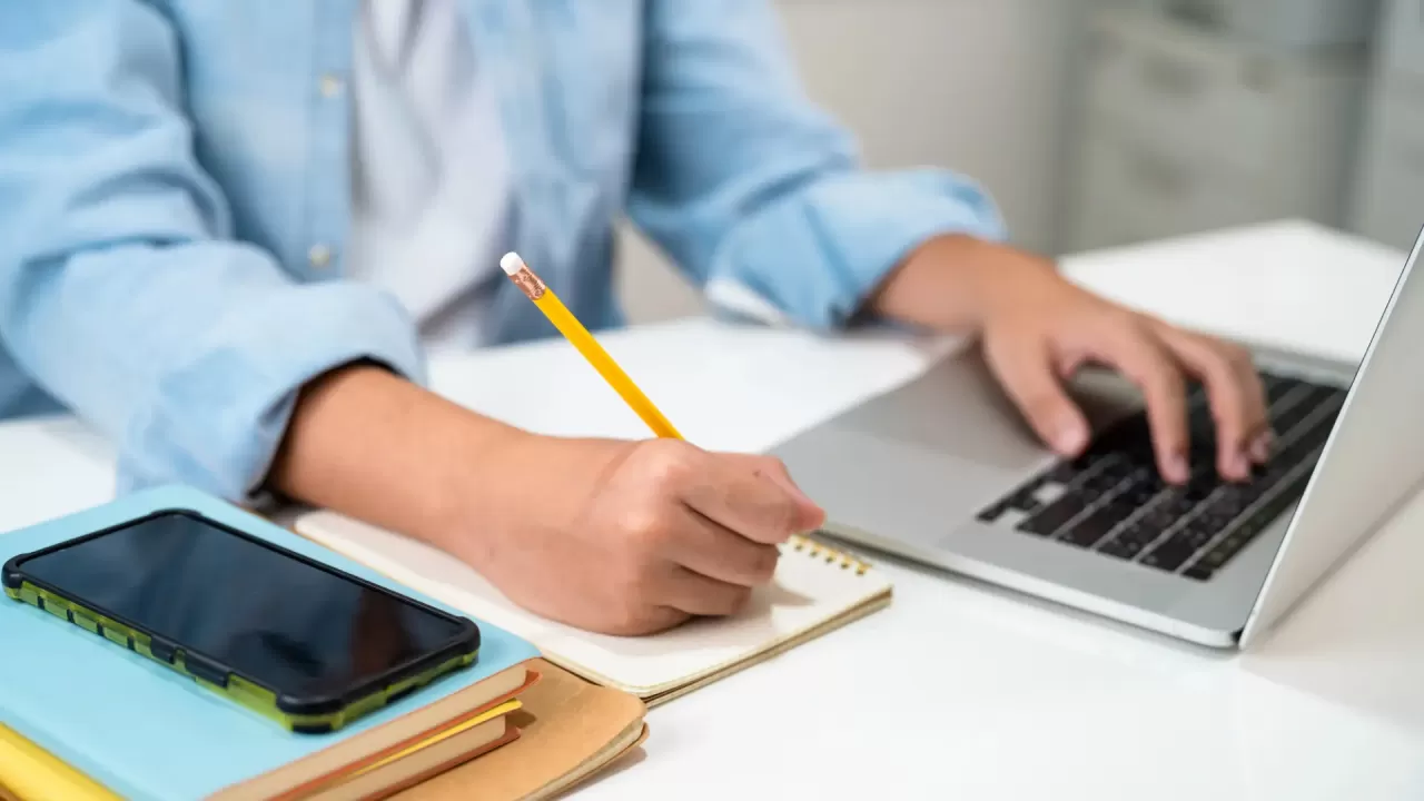 Школьники Астаны будут учиться дистанционно 12 марта