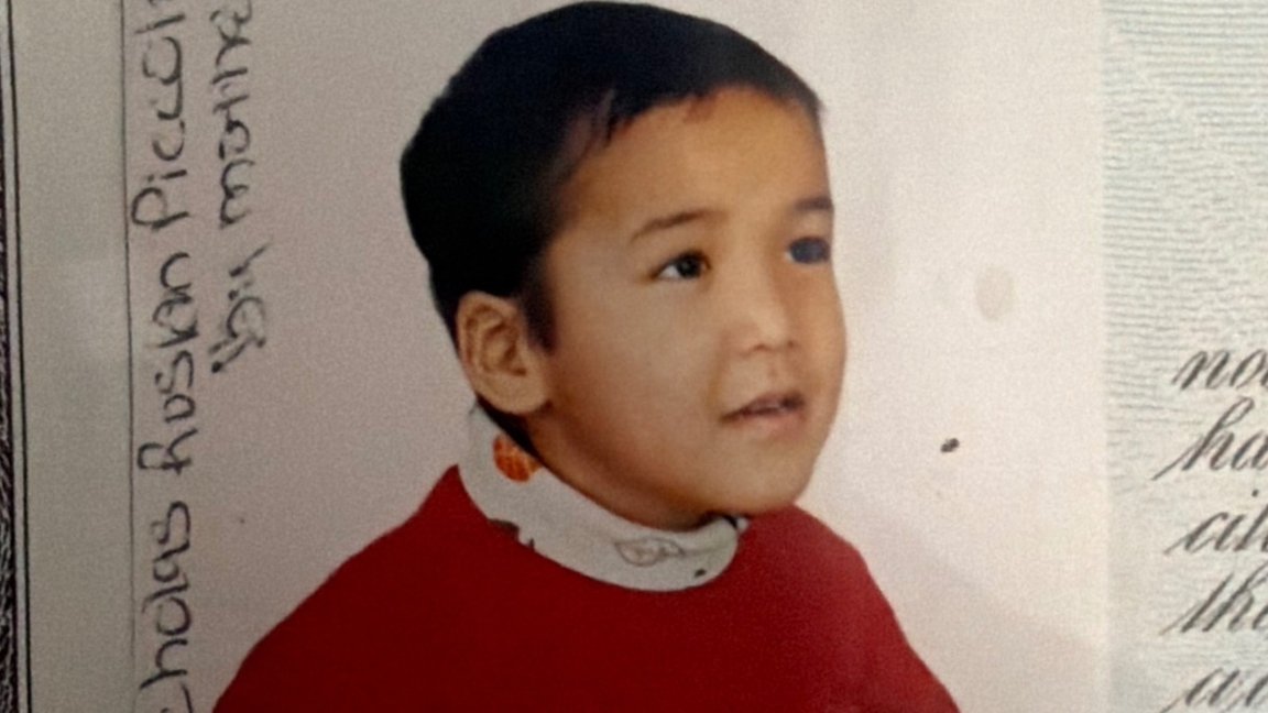 Америкалықтар асырап алған ер адам Қазақстандағы ата-анасына іздеу салды