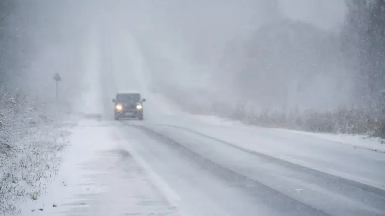 В семи областях Казахстана закрыли участки дорог 