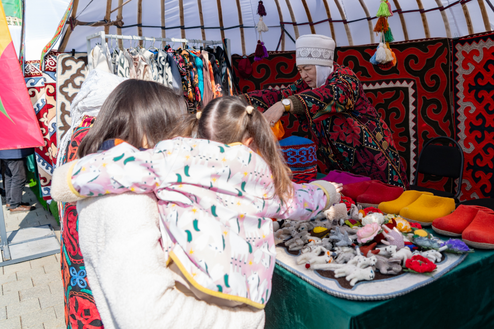 Весна взбодрила город: как празднуют Наурыз в Алматы