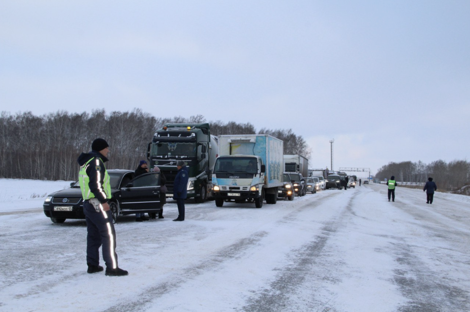 Ақтүтек боран: полиция жүргізушілерді алыс сапарға шықпауға үндеді