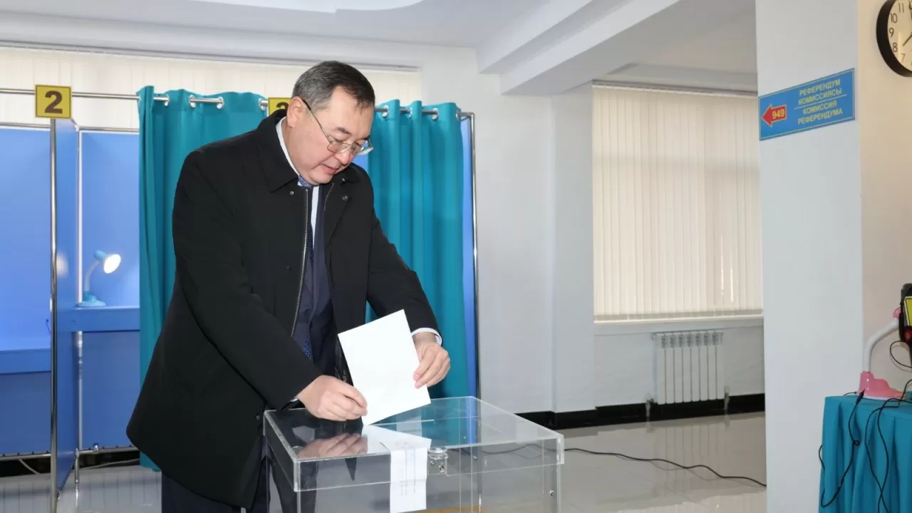 Исторический момент &ndash; гарантия стабильности нашего государства: аким Алматинской области проголосовал на референдуме 