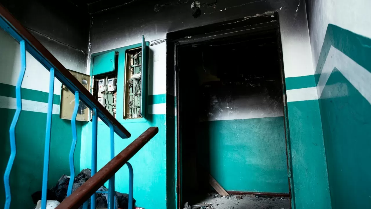 Тысячи казахстанцев живут в аварийных домах: тревожная статистика 