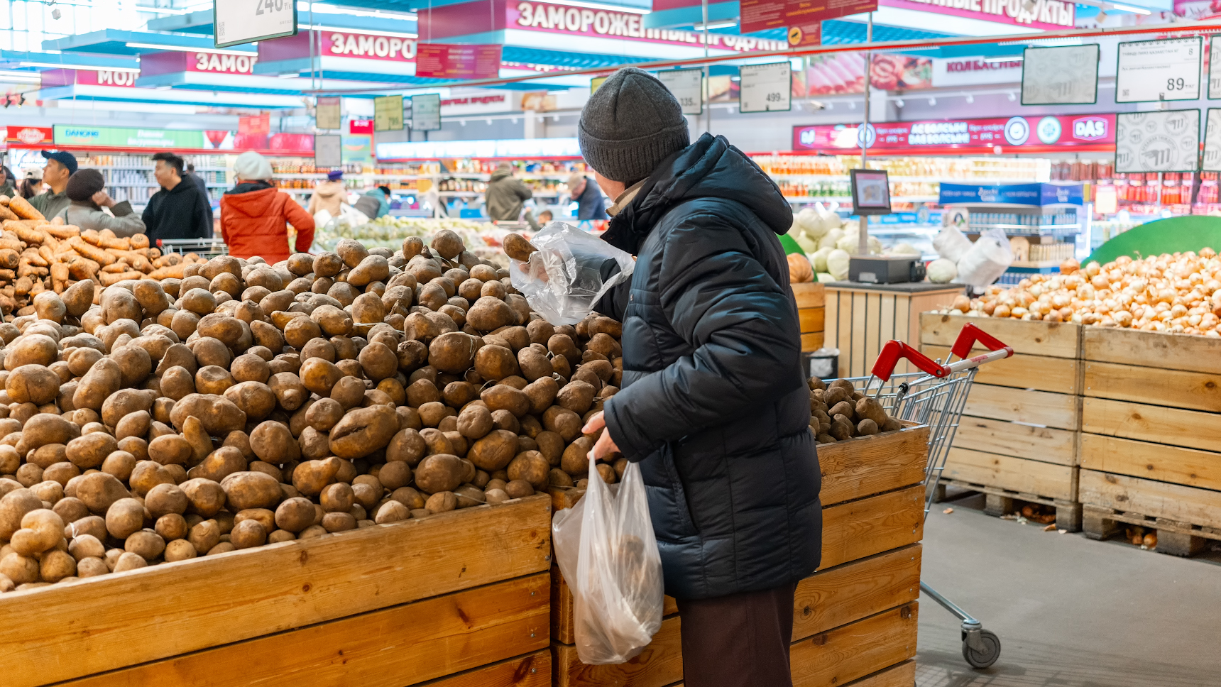В Алматы резко изменились цены на продовольствие