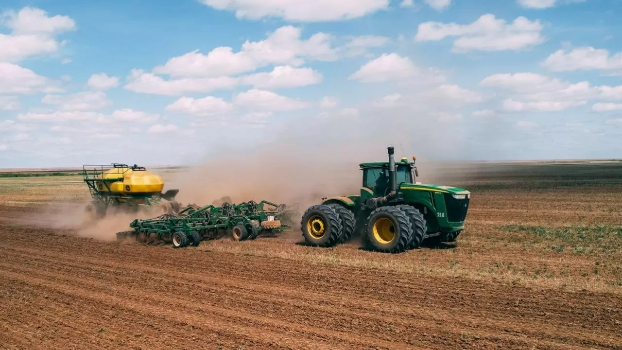 Посевная Национального агроцентра охватит более 110 тыс. гектаров 